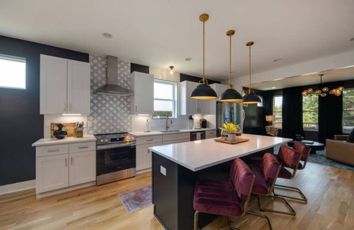 The Nations House | Nations Elegance: Rooftop & Private Patio