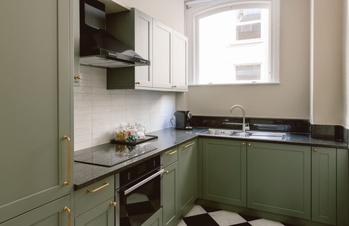 Castle Baynard Apartment | Native Kings Wardrobe, St Paul's