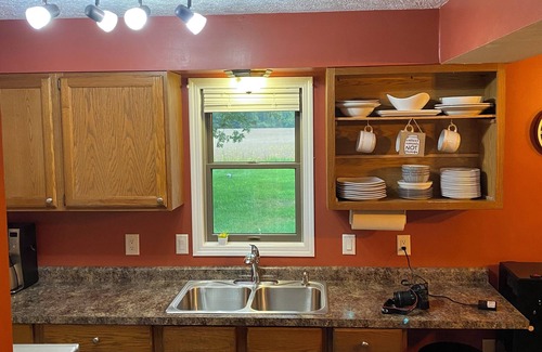 Fennville House | nAtkins cottagenPrivate close to town pet friendly