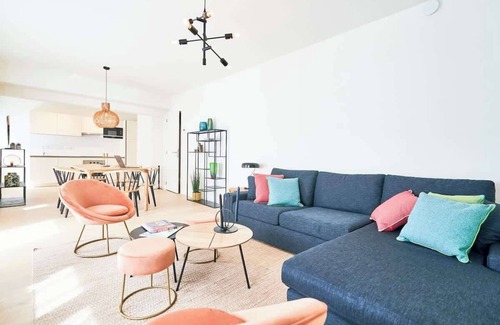 Plasky Apartment | NATO&EU 2BR Apt - Free Luggage Room
