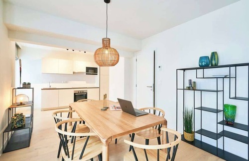 Plasky Apartment | NATO&EU 2BR Apt - Free Luggage Room
