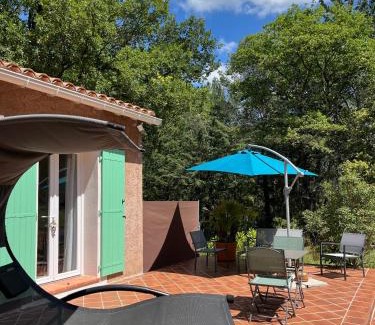 Lorgues Bed & Breakfast | Natur & Jasmin Chambres d'hôtes naturistes en Provence