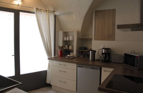 Saint-Quentin-la-Poterie House | Natural climatic village house