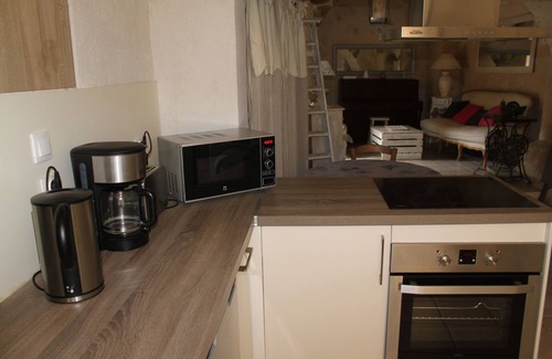 Saint-Quentin-la-Poterie House | Natural climatic village house