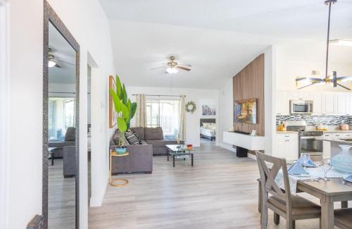 Seffner Community Alliance House | Natural Getaway with lake view and game room!