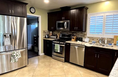 Glendora House | Natural Green Oasis conveniently near Route 66.n