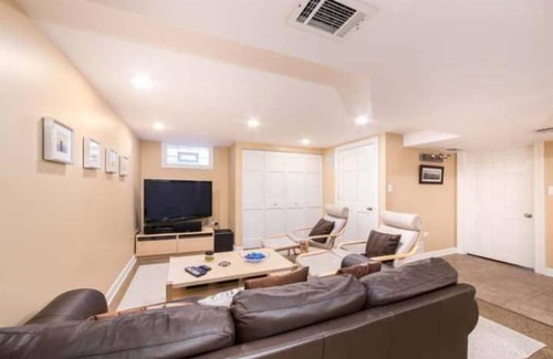 Park Ridge Apartment | natural sunlight home