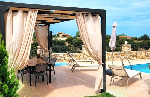 Skouloufia Villa | Natural view villa with private pool