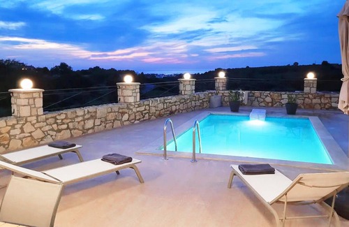 Skouloufia Villa | Natural view villa with private pool
