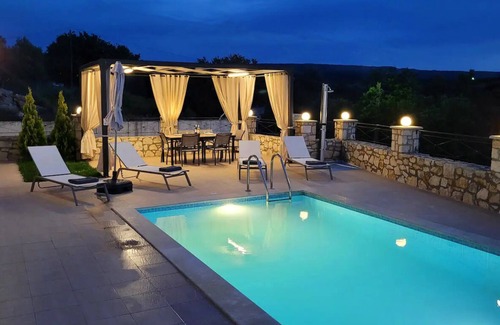 Skouloufia Villa | Natural view villa with private pool