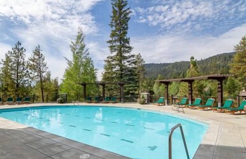 Tamarack Condo | Natural Wood Interior Design | Spectacular Lake Views | Hot Tub and Pool Access