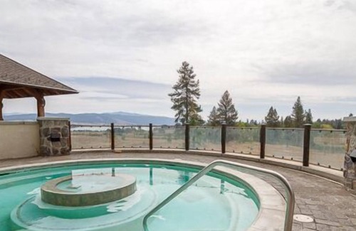 Tamarack Condo | Natural Wood Interior Design | Spectacular Lake Views | Hot Tub and Pool Access