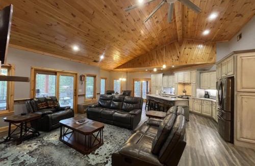 Tellico Plains House | Nature Lovers' Dream - Diamond Bear Home