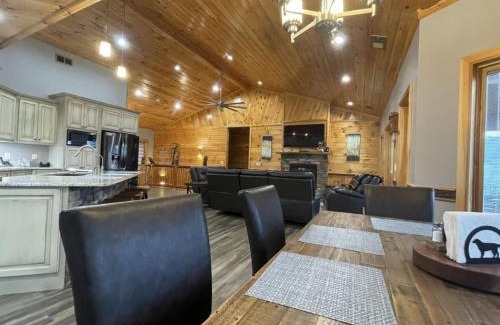 Tellico Plains House | Nature Lovers' Dream - Diamond Bear Home