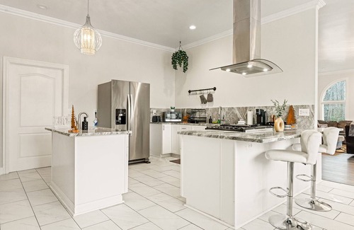 Rockdale County House | Nature Lover’s Haven- Lake, Fire Pit and Play Area