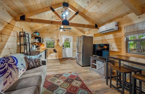 Mentone Cabin | Nature Lover’s Hideaway: Cozy Cabin with Amenities