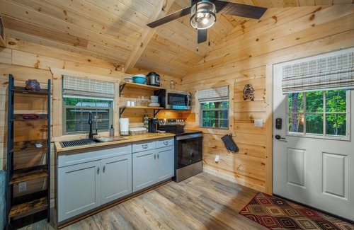 Mentone Cabin | Nature Lover’s Hideaway: Cozy Cabin with Amenities