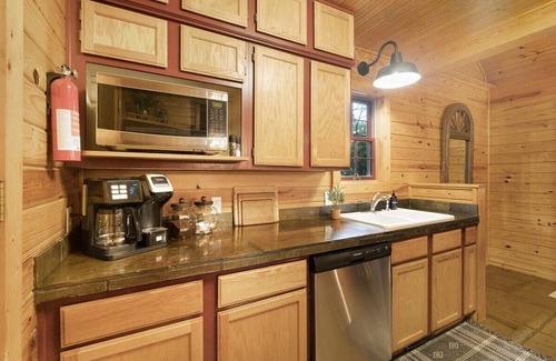 Eureka Springs House | Nature Retreat-Explore 8 Acres-Private Getaway