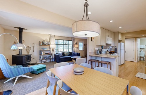 Black Bart House | Nature retreat with large patio, wood stove, WIFI, & conveniently located!