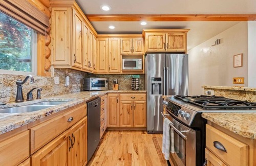 McCall Cabin | Nature's Delight, Family-Friendly Cabin w/ Private