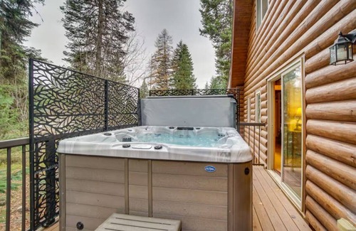 McCall Cabin | Nature's Delight, Family-Friendly Cabin w/ Private