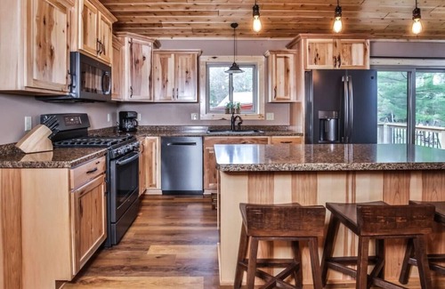 St Germain House | Nature's Edge: Lakefront Home - WiFi, Free Firewood, Generator, No Cleaning Fee!