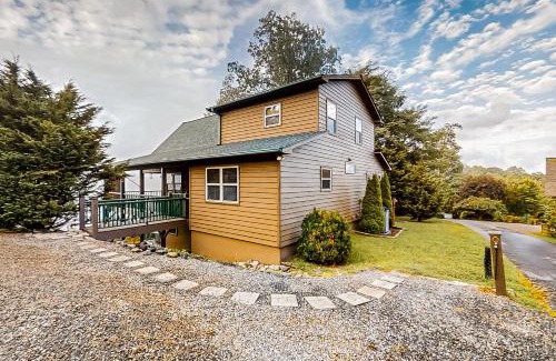 Murphy House | Nature's Embrace Cabin