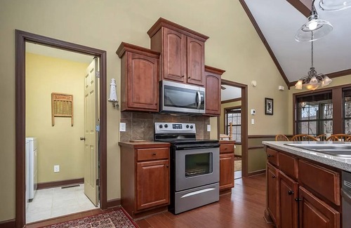 Lynn House | Nature's Getaway | Cozy, 3BR Mountaintop Cabin with Fire Pit and Fenced Yard