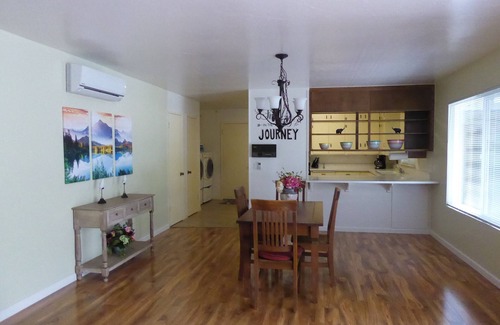 Oakhurst House | Nature's Neighborhood Bungalow - Adorable 10 miles to Yosemite