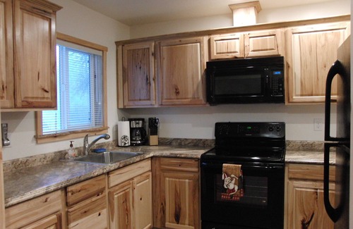 Oakhurst House | Nature's Riverside In a tranquil setting by the River *Private Hot Tub