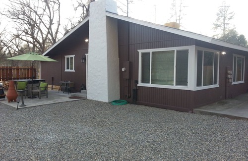 Oakhurst House | Nature's Riverside In a tranquil setting by the River *Private Hot Tub