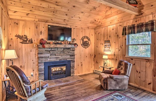 Whittier House | Natures Retreat with Hot Tub 7 Mi to Bryson City