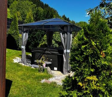 Ladis Apartment | NATURLODGE LADIS ehemals Alpenlodge Alexander inklusive Sommer Bergbahnticket