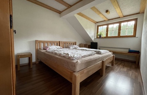 Blaichach House | Naturnahe und Helle Dachgeschosswohnung mit Großem Balkon in Gunzesried-säge