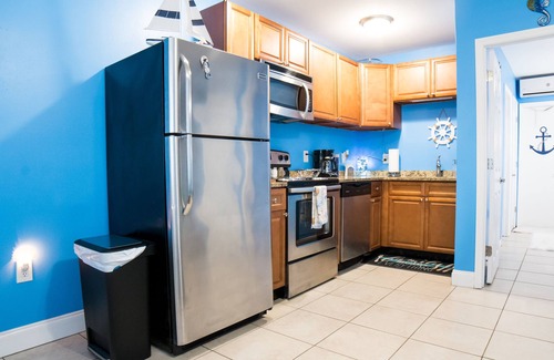 Madeira Beach Apartment | NAUTI ESCAPE ACROSS THE STREET FROM BEACH ACCESS