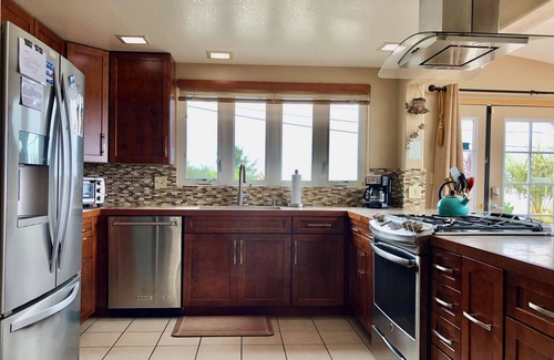 Humboldt Hill House | ⚓️ 🌊Nautical Escape- Bay Views, Patio, Near HWY101