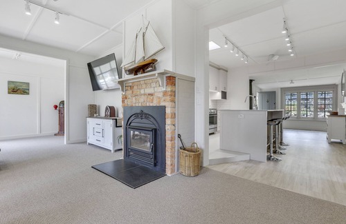 Eden House | Nautical Hideaway - 4 bedroom historic charm