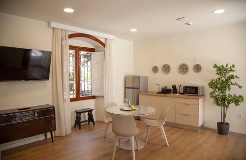 Historical Center Hotel | Nava Suites
