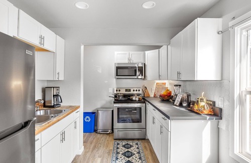 Navy Yard City House | Naval and National Airport, WiFi, Free parking,