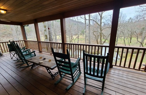 Otto Cabin | NC Cabin Creekside: Stunning Creek Views, Sleeps 7 —5 Stars