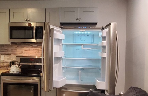 Newark Apartment | nCharming 2-Bedroom Apartment w/Private Bath & Sofa Bed: Near NYC & EWR