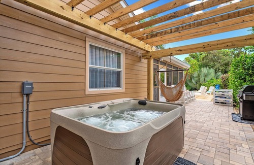 West Bradenton House | Near Anna Maria Island! Game Room! Pool! Hot Tub