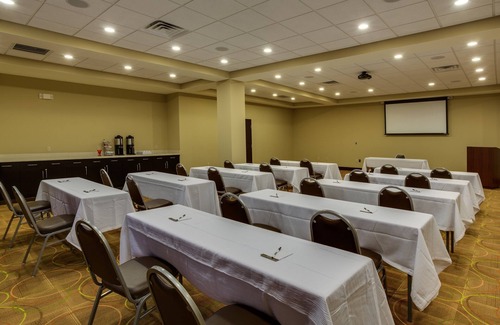 East Point Condo | Near ATL Airport | Free Breakfast Buffet, Shared BBQ Area, 24h Business Center.