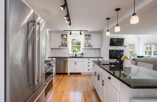 Wellfleet House | Near bay, ocean and Ponds and bike trail Cent AC, Screen Room and linens