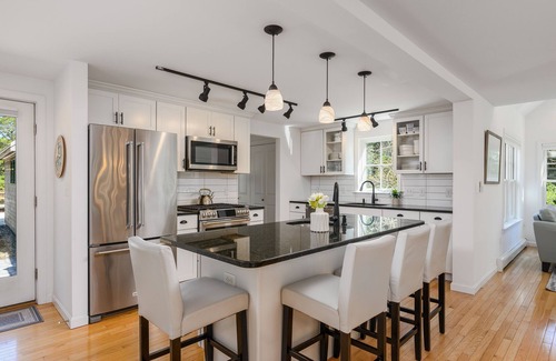 Wellfleet House | Near bay, ocean and Ponds and bike trail Cent AC, Screen Room and linens