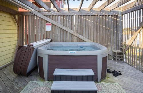 Colington House | Near Beach Dining & Shops Private Hot Tub