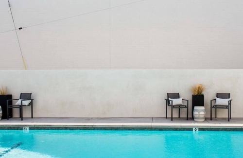 El Segundo Apartment | Near Beach, Food, Coffee / Pool BBQ / Washer Dryer in Unit
