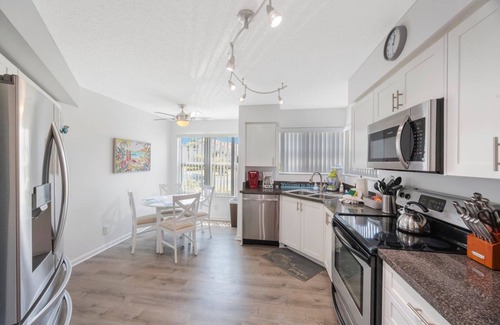 St. Petersburg Condo | Near Beach & Ft. DeSoto Bike Trails!
