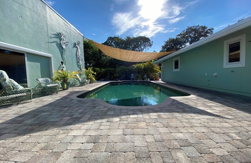 Seminole House | Near Beach, Pool, Paradise Awaits Adult Only The Green Room