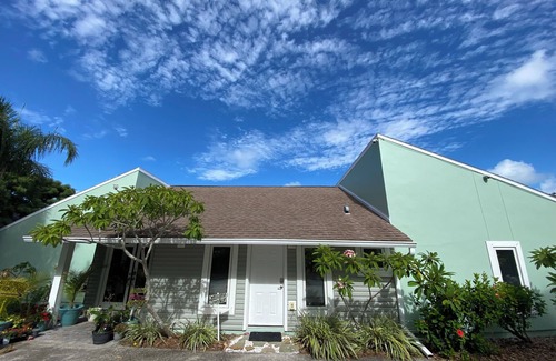 Seminole House | Near Beach, Pool, Paradise Awaits Adult Only The Green Room